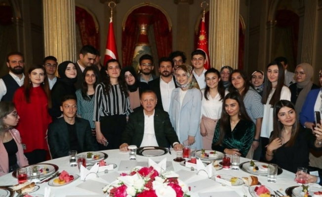 Gençlerden Erdoğan'a zor soru: İstanbul’u kazansaydınız itiraz edecek miydiniz?