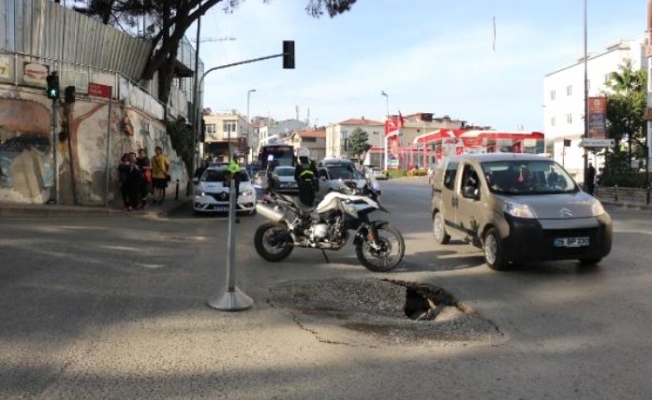 İstanbul'da yol çöktü!