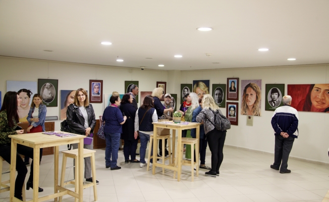 'Yaşayan Kadınlar' sergisi Kartal'da açıldı
