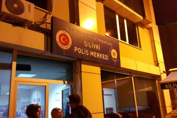 Patron ve oğlu, iftarda işçi dövdü: Kucaktaki bebeği bile darp ettiler