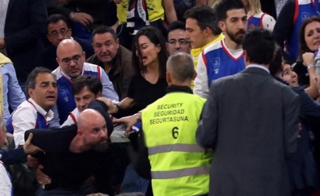 Yasemin Özilhan ve İzzet Özilhan çifti saldırıya uğradı!
