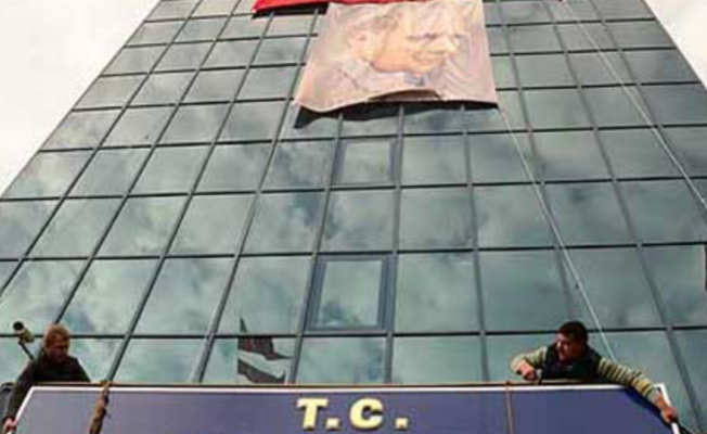 Bir belediye tabelasına daha T.C. ibaresi