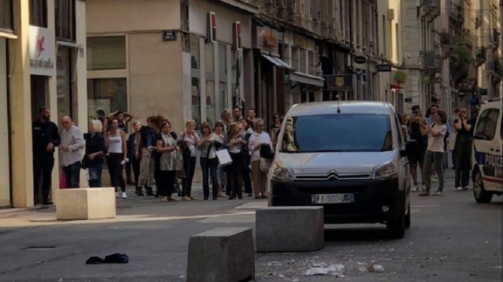 Lyon'da bombalı saldırı: Çok sayıda yaralı var