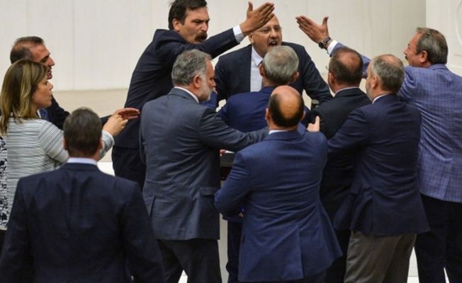 AKP’yi eleştiren HDP'li Ahmet Şık'a icra takibi