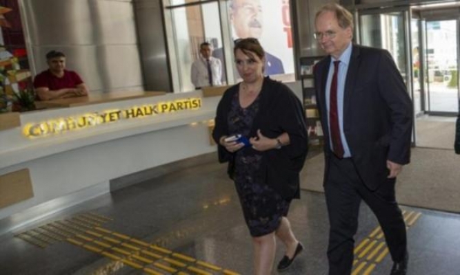 AB Türkiye Delegasyonu'ndan CHP'ye sürpriz ziyaret