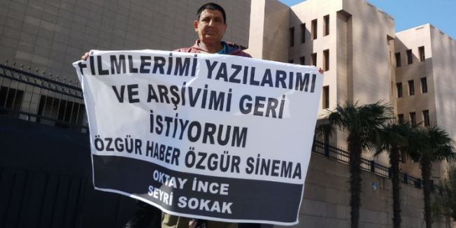 Belgeselci kendini direğe zincirledi