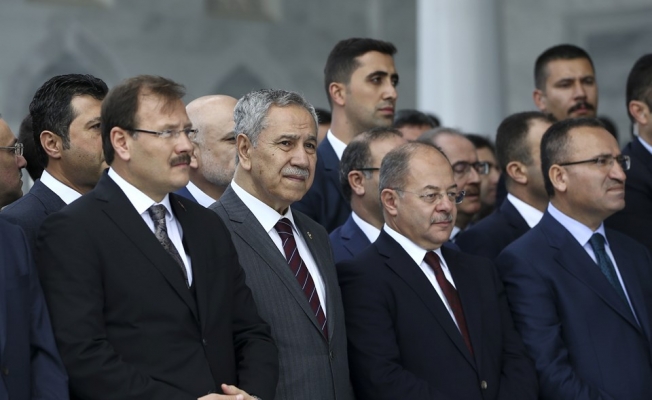 'Partinin dağılmasını önlemek için dolgun maaşlarla...'