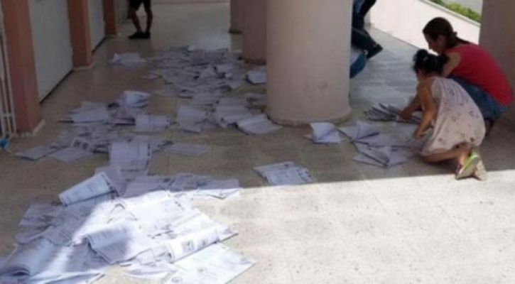 Manavgat’ta LGS sonrası öğrencilerin kitapçıkları kapı önüne bırakıldı