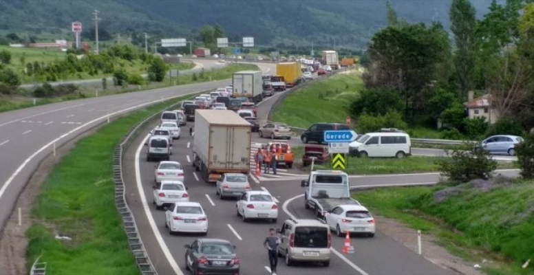 Anadolu Otoyolu'nda bayram trafiği