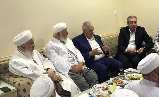 Gözlerden kaçtı ama... İsmailağa ziyaretinde dikkat çeken isim