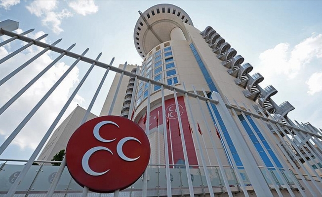 Sokak ortasında birbirini vuran MHP'lilere bir darbe de genel merkezden