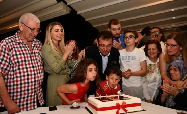 Ekrem İmamoğlu'na doğum günü sürprizi