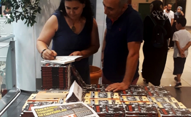 Yurt Gazetesi yazarı Oya Adıyaman kitaplarını okurları için imzaladı