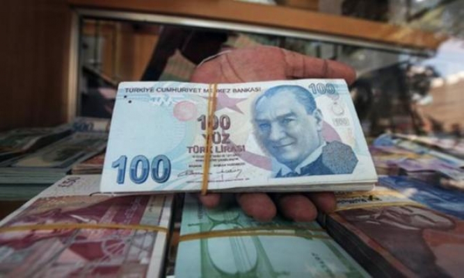 Fitch'ten Türkiye'ye küçülme uyarısı