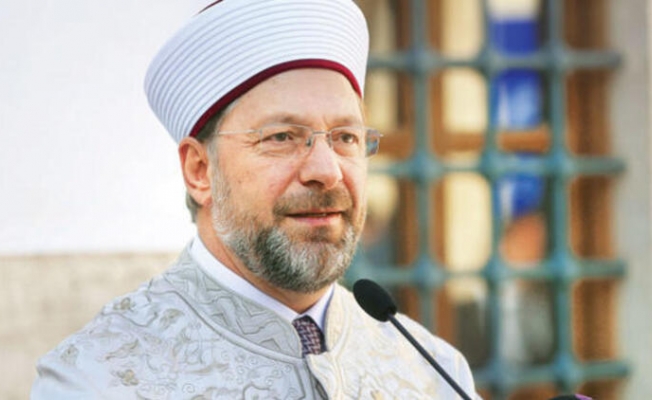 Namaza bariyer konulmasına ses çıkarmayan Diyanet İşleri Başkanı 'şeker'e taktı