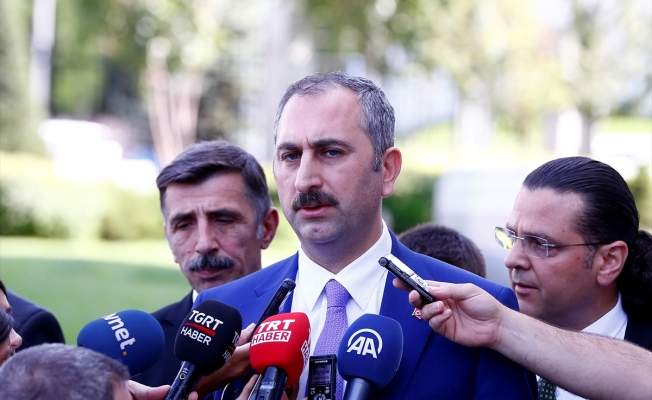 Patron çıldırdı: Bakanı dinleyene 350 dolar!