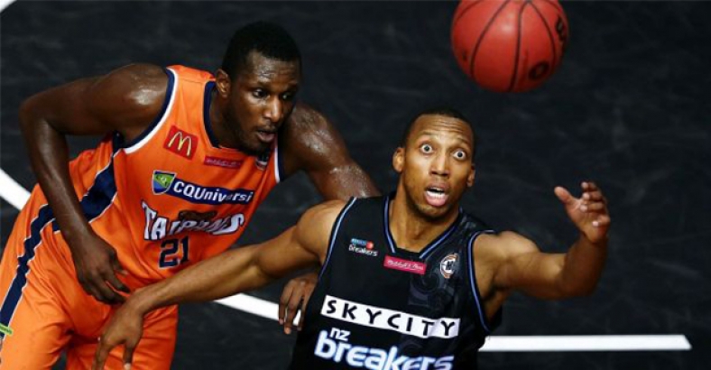 Basketbolcunun gözü çıktı!