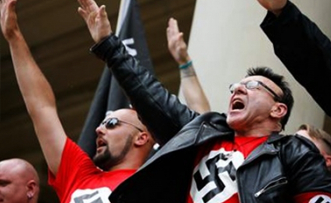 Türklere Nazi tehdidi: Almanya'yı terk edin