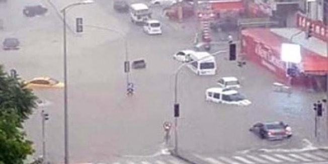 Ankara'da sağanak sele neden oldu