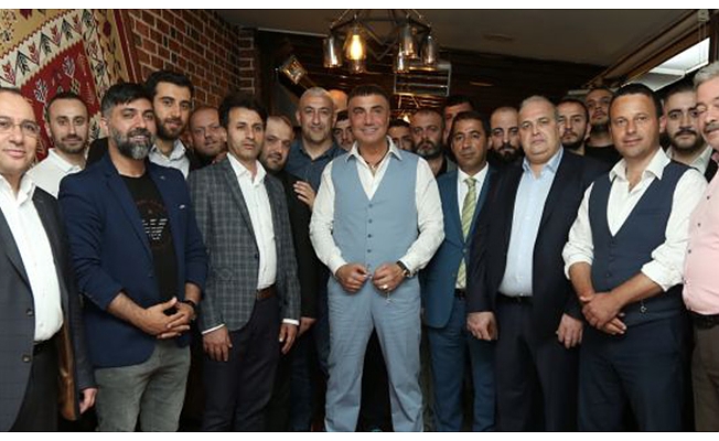 Peker: Kendini dindar olarak tanımlayan kişilerin müsrifliği ve lükse düşkünlüğü...