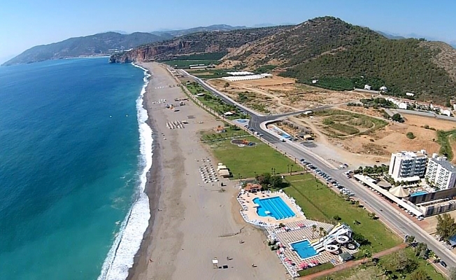 Bir belediye daha Suriyelilerin denize girmesini yasakladı