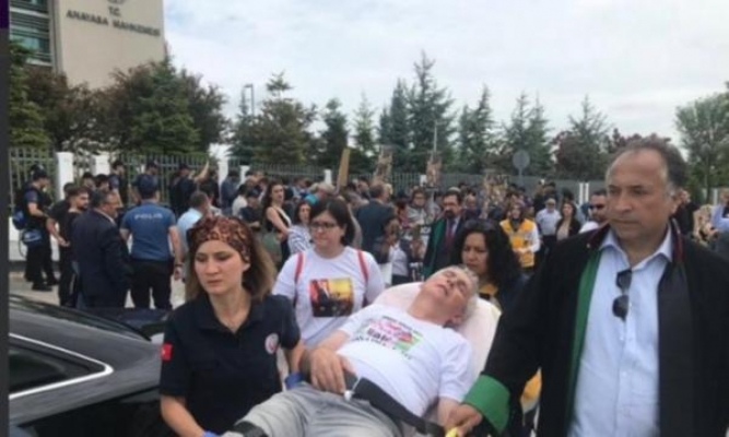 VİDEO | Çorlu tren kazasında ölenlerin ailelerine AYM önünde polis saldırısı!