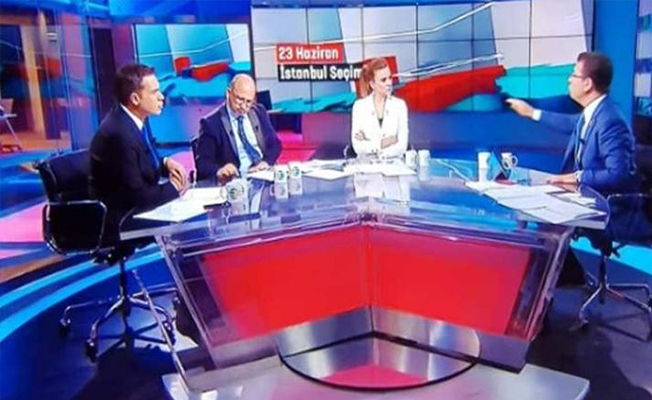 Müdderisoğlu program boyunca kimle mesajlaştı?