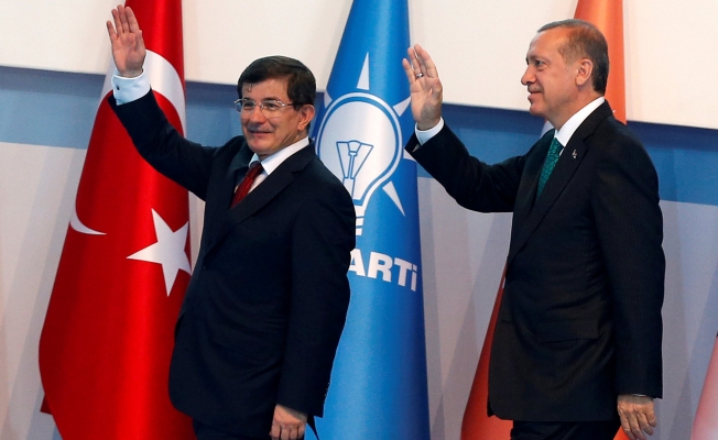 Erdoğanın eski, Davutoğlu'nun yeni gözdesi AKP'yi bombaladı: 16 maddelik manifesto