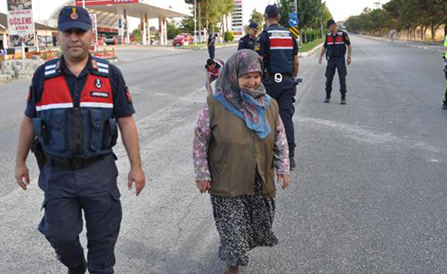 Pamukkale yoluna duvar ören 15 kişi gözaltına alındı