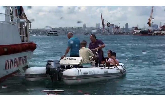 Kadıköy'de can pazarı: Tekne battı
