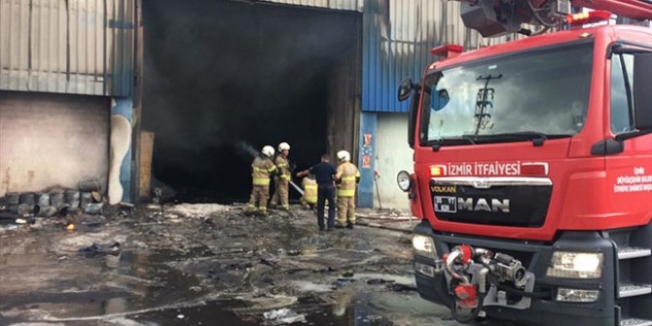 İzmir'de fabrika yangını