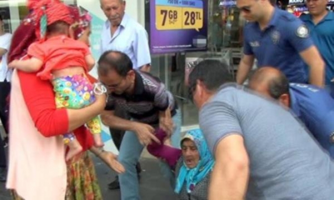 Dilenciden zabıtaya tehdit: Çocuğu yere çarparım