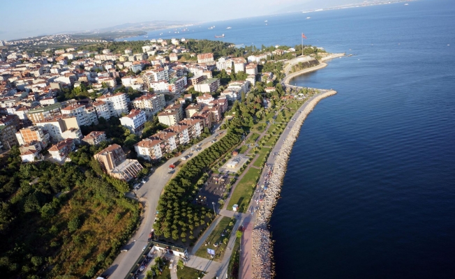 Belediye çelenk için servet ödedi