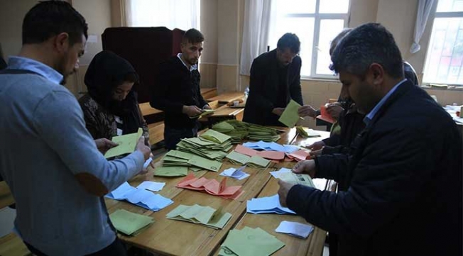 Öğretmenlerin sandık görevi iptal edildi