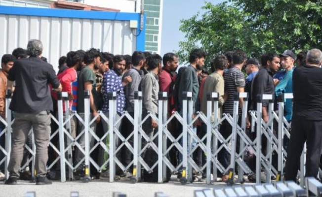 Göçmenleri iş vaadiyle dolandırdılar