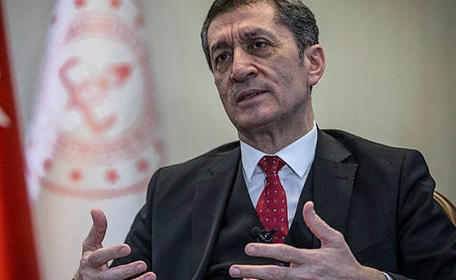 Milli Eğitim Bakanı Ziya Selçuk, eğitim ile siyaseti karıştırdı