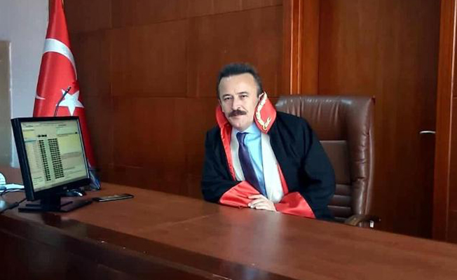 Şu çılgın Türkler: Hakim sanal mahkeme kurdu
