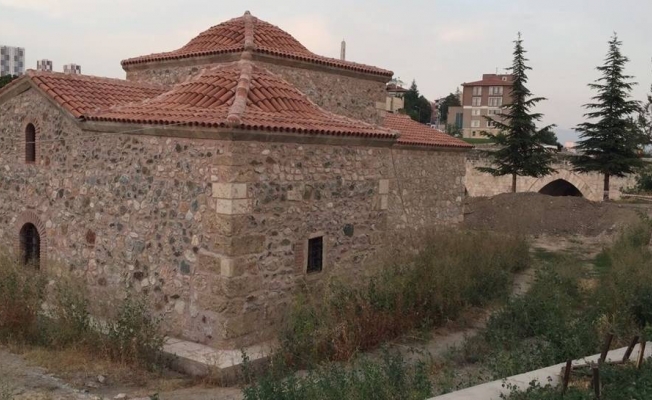 Bir de övünerek duyurdular: AKP'li belediyeden 800 yıllık türbeye kıraathane