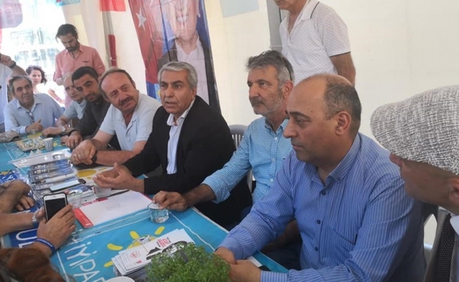 CHP'li Cemal Canpolat Şişli'de İYİ Parti standını ziyaret etti