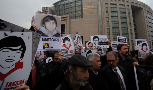 Gülsüm Elvan: Sizlerin yüzünden çocuk kalmadı katiller!