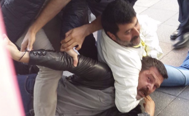 Vekilliğini düşürmeye çalışıyorlar