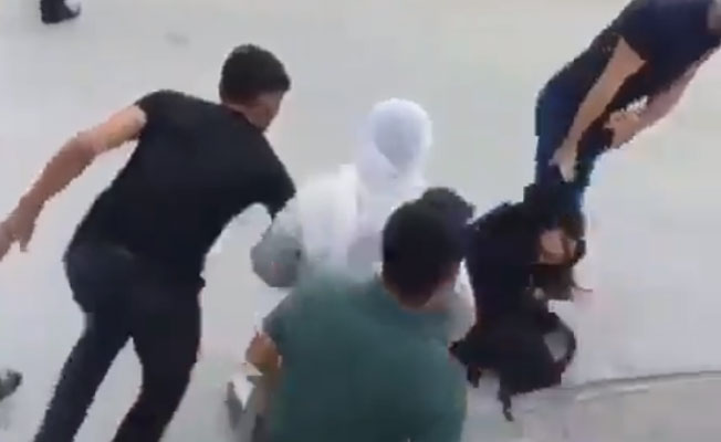 VİDEO | Yolcular sadece seyretti: Otobüste bir kadın darp edildi, sürüklenerek kaçırıldı