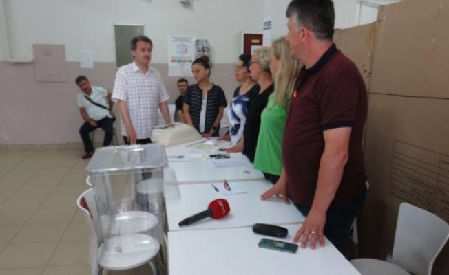 Sandık görevlileri yemin etti