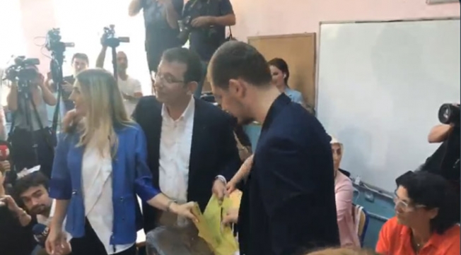 Oy kullanan İmamoğlu'ndan ilk açıklama: Bu seçim hukuksuz süreci tamir...