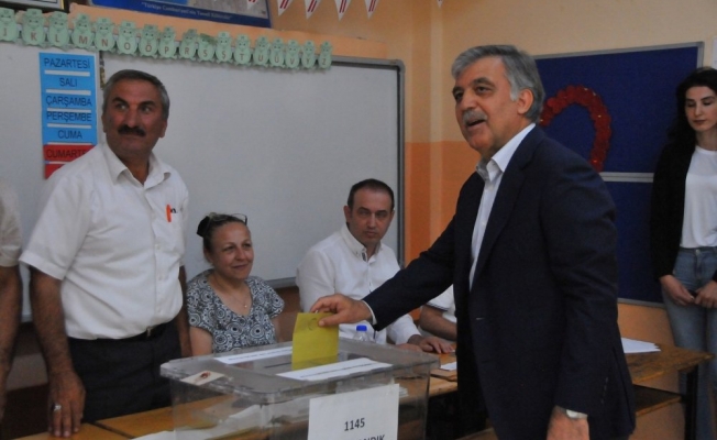 Oy kullanan Abdullah Gül'den çarpıcı seçim mesajı