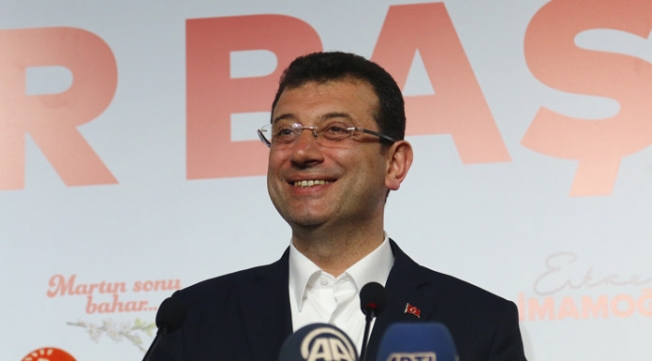 CHP Genel Merkezi önünde coşkulu kutlama
