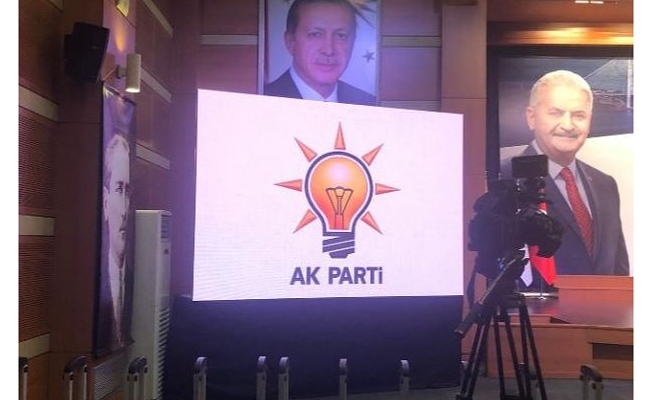 AKP'de seçim sonuçlarının izlendiği ekran kapatıldı