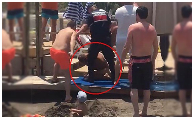 Bodrum'da şortunu indiren adamı linçten jandarma kurtardı