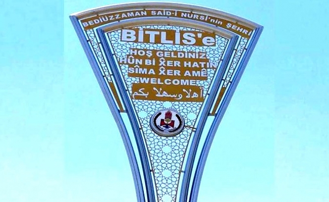 AKP'li belediyeden Said Nursi'li Kürtçe tabela!