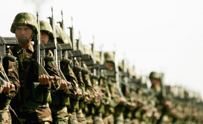 Yeni askerlik sistemi tasarısı yasalaştı: 100 bin asker terhis ediliyor